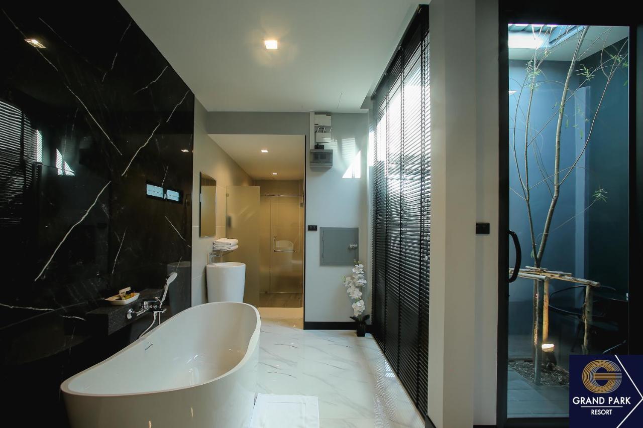 Grand Park Resort Bangkok Extérieur photo